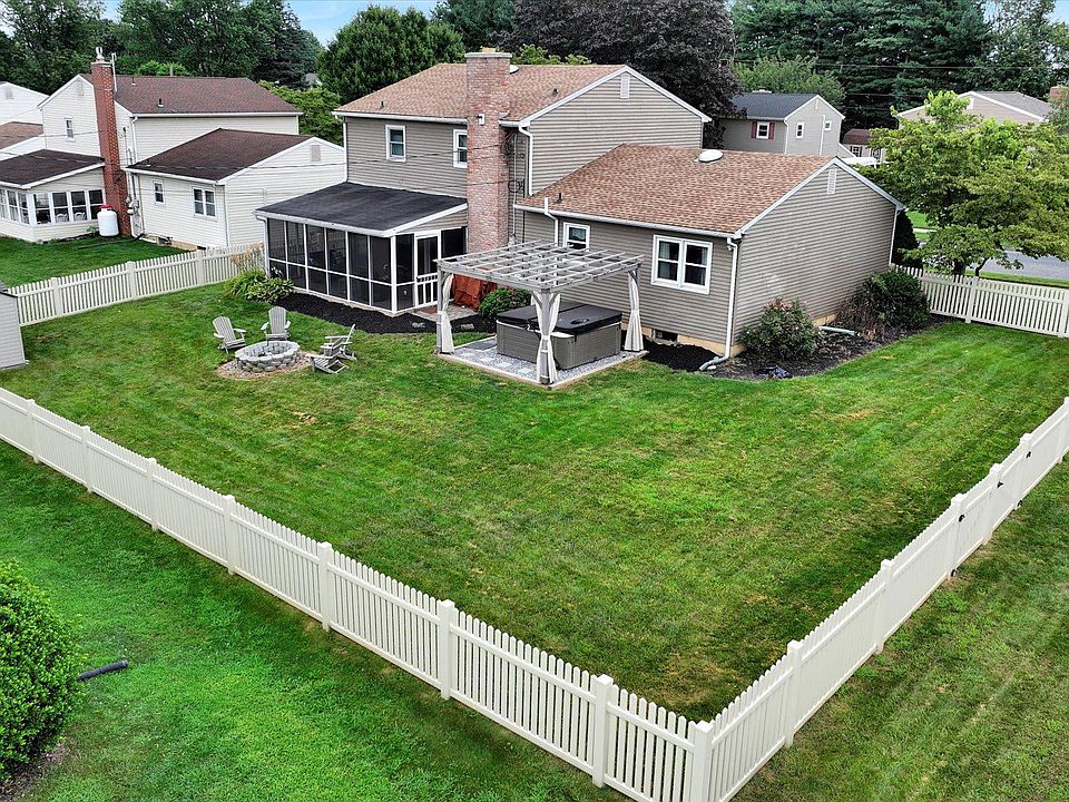 2nd image of 5229 Royal Dr