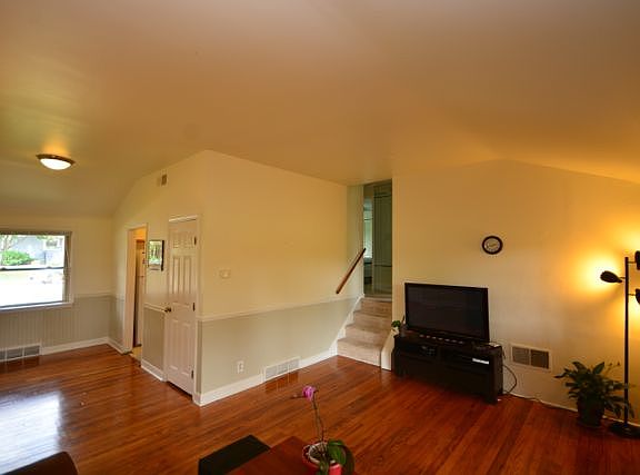 4th image of 2321 Parkwood Ave