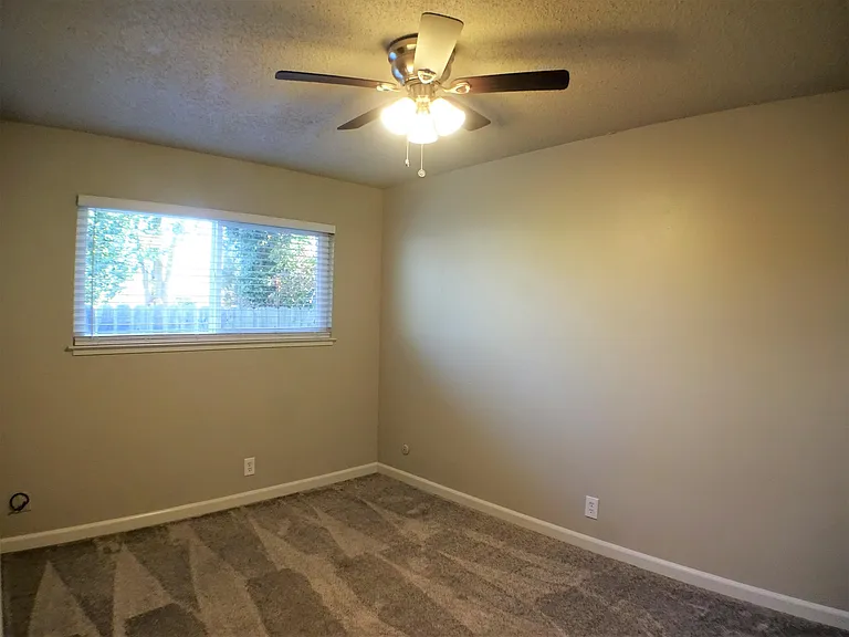 28 Santos Way — Photo 8