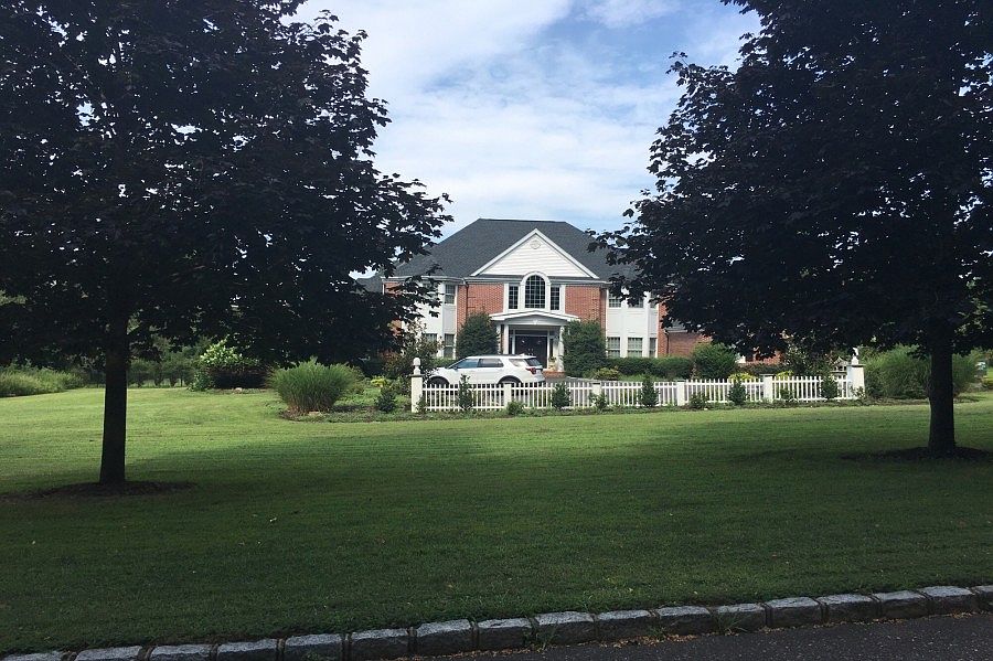 1st image of 4 Northfield Ln