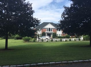 4 Northfield Ln, Saint James, NY 11780