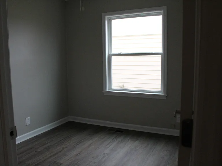 707 Elm Dr — Photo 8