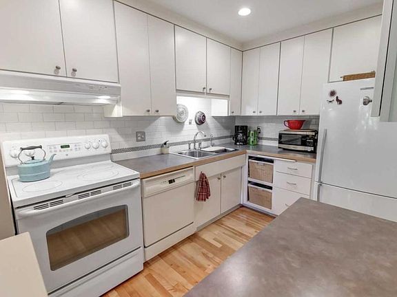 4th image of 2737 Mackubin St APT 3