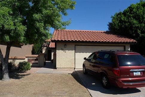 2nd image of 2206 E Fairview Ave