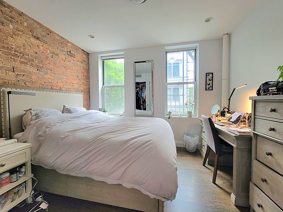 3rd image of 209 E 5th St APT 4