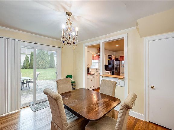 3rd image of 108 Greenview Dr
