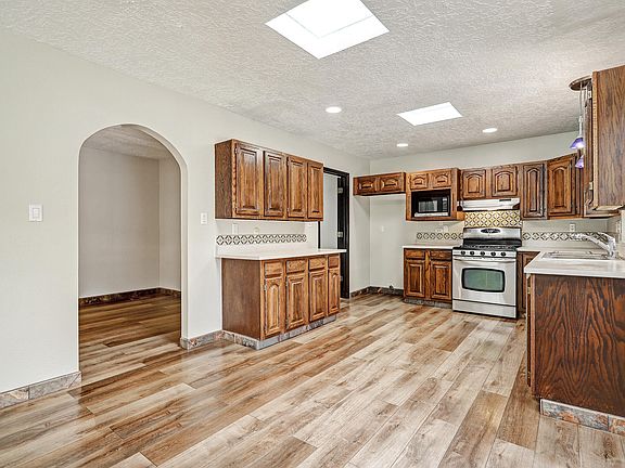 4th image of 9408 Avenida Del Oso NE
