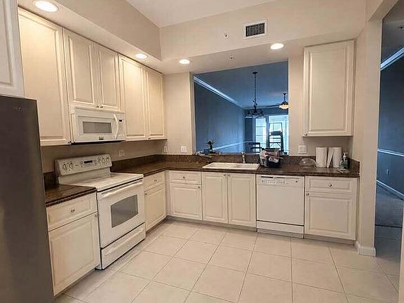 2nd image of 5 Harbour Isle Dr #Penthouse 06