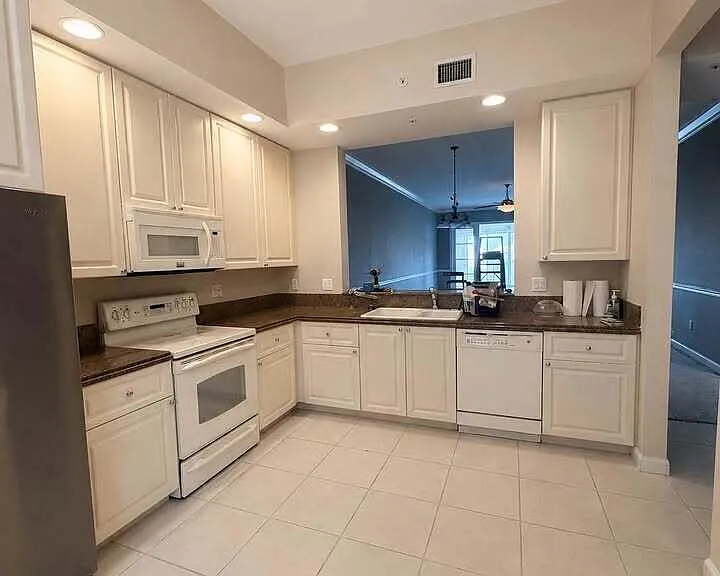 5 Harbour Isle Dr #Penthouse 06 — Photo 2