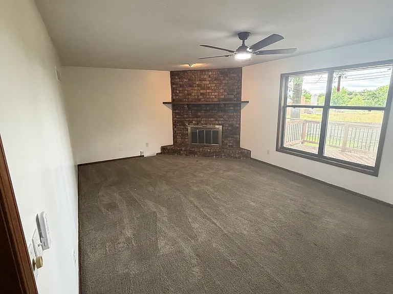 1105 NW Mock Ave #1 — Photo 3