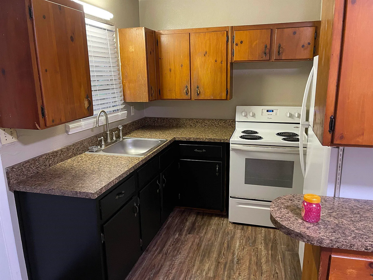 2 bed, 900 sqft, $1,100 — Photo 3