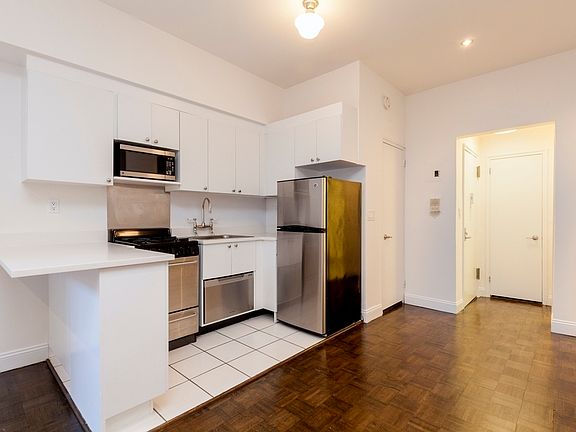 2nd image of 37 W 16th St APT 4R