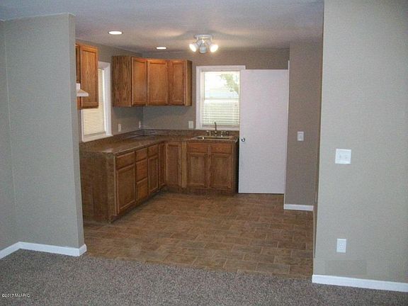 5th image of 1121 Villa Ct