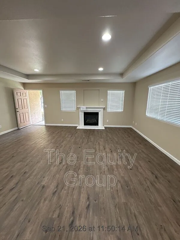 2 bed, 2.0 bath, 900 sqft, $1,600 — Photo 3