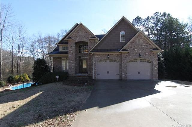 1st image of 150 Royal Oaks Ln