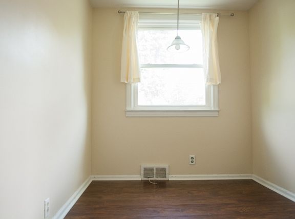 5th image of 2615 Lorraine Ave