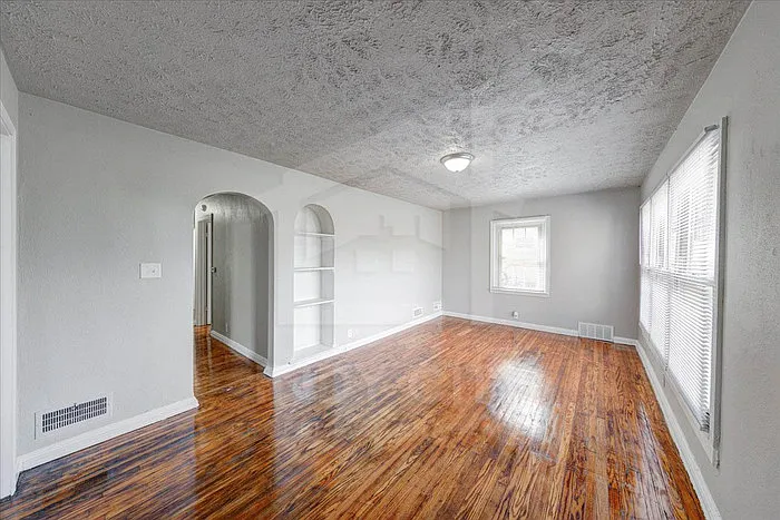 3535 N Oxford St — Photo 6