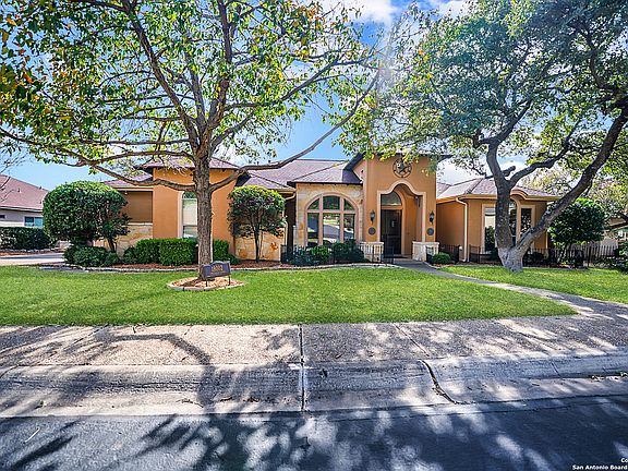 5th image of 18002 Emerald Oaks