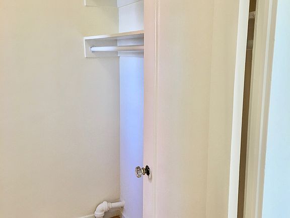 3rd image of 627 Taylor St #0B-1Ba-335Sqft