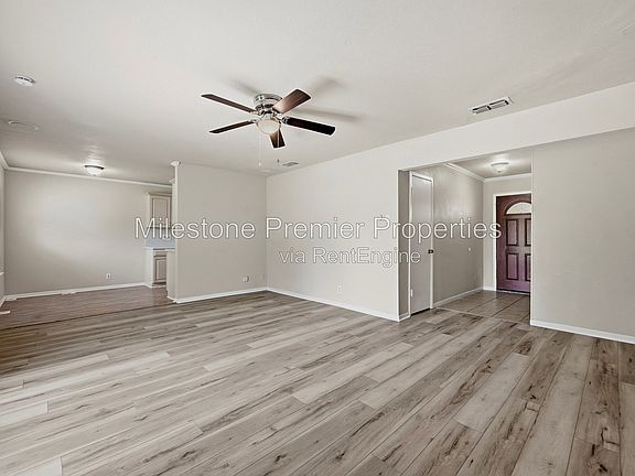 5th image of 302 Iowa St