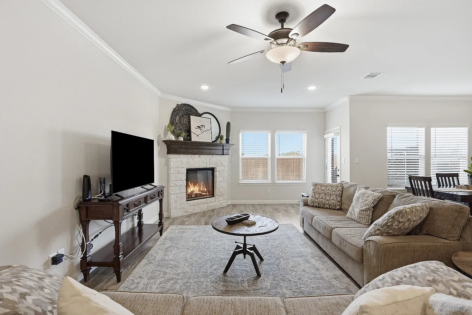 3 bed, 2.5 bath, 2918 sqft, $2,495 — Photo 3