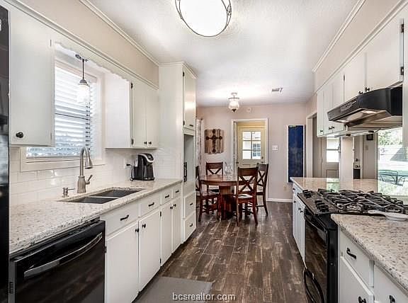 2nd image of 3904 Old Oaks Dr