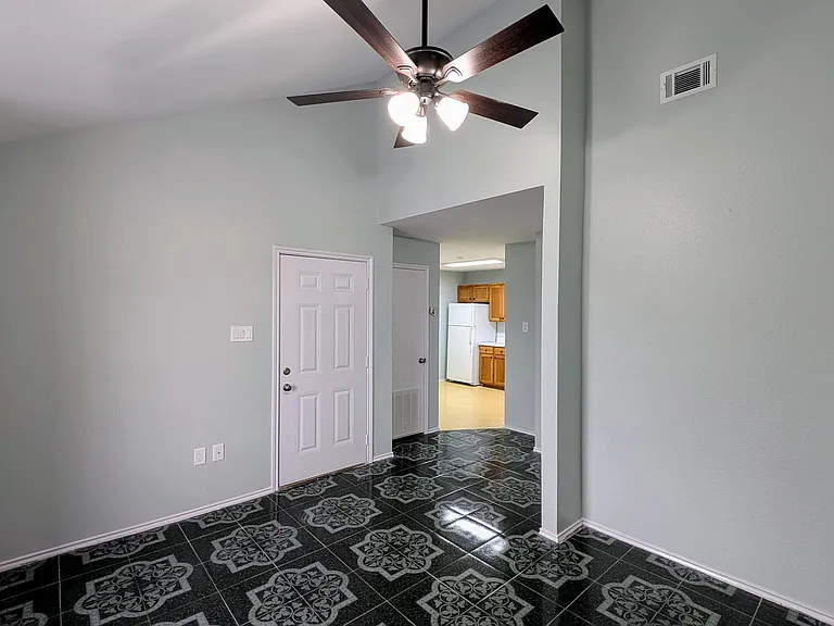 1003 Market St #4 — Photo 7