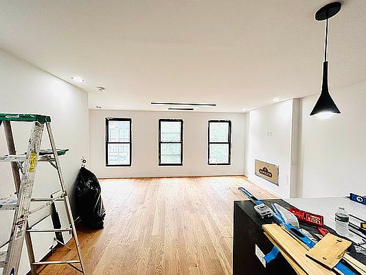 4th image of 661 Hancock St Floor 2