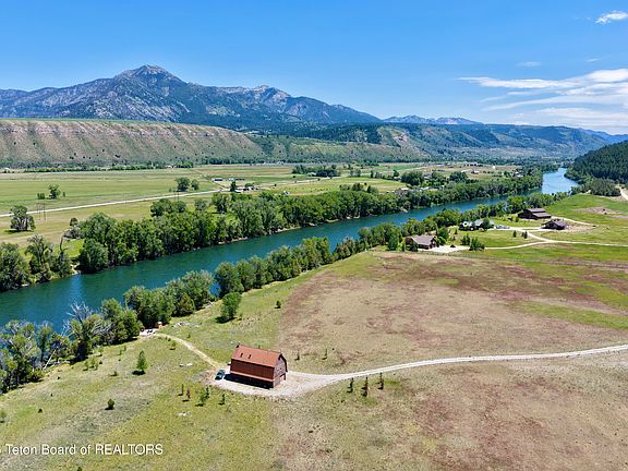3rd image of 863 Snake River Rd