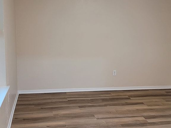 4th image of 209 Vista Way #211
