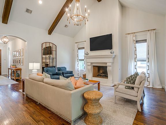 3rd image of 304 Westridge Trl