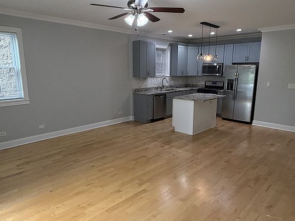 2nd image of 4933 S Prairie Ave #1