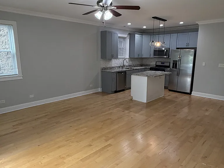 4933 S Prairie Ave #1 — Photo 2