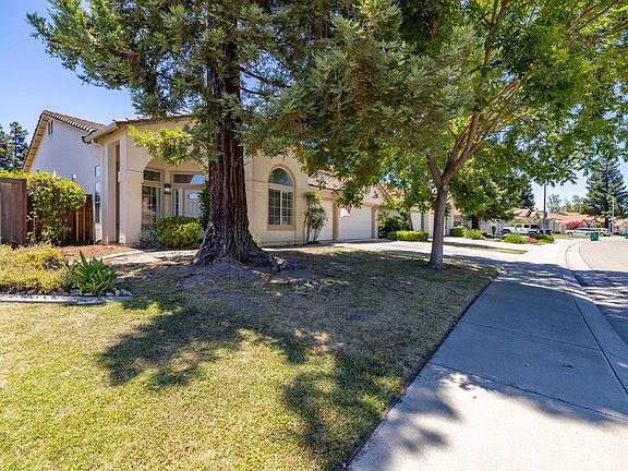 2nd image of 10088 River Falls Cir
