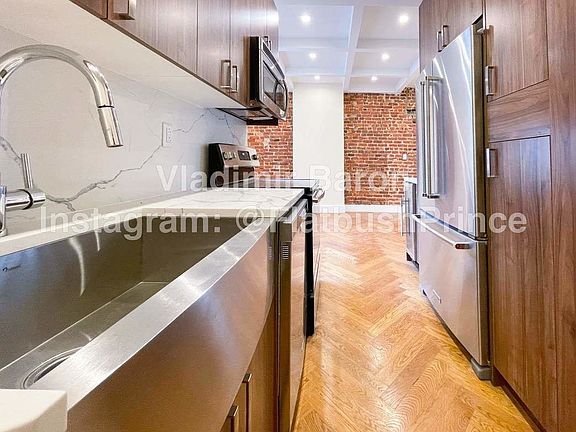 4th image of 941 Washington Ave #492
