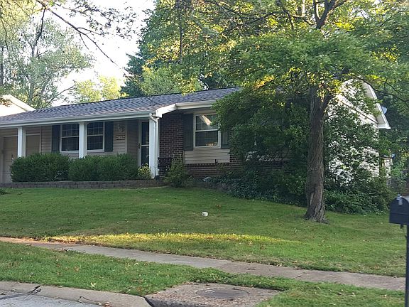 3rd image of 215 Bitterwood Dr