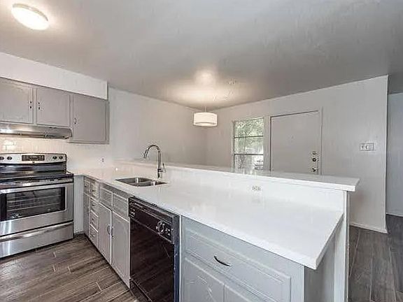 4th image of 2307 La Casa Dr #A