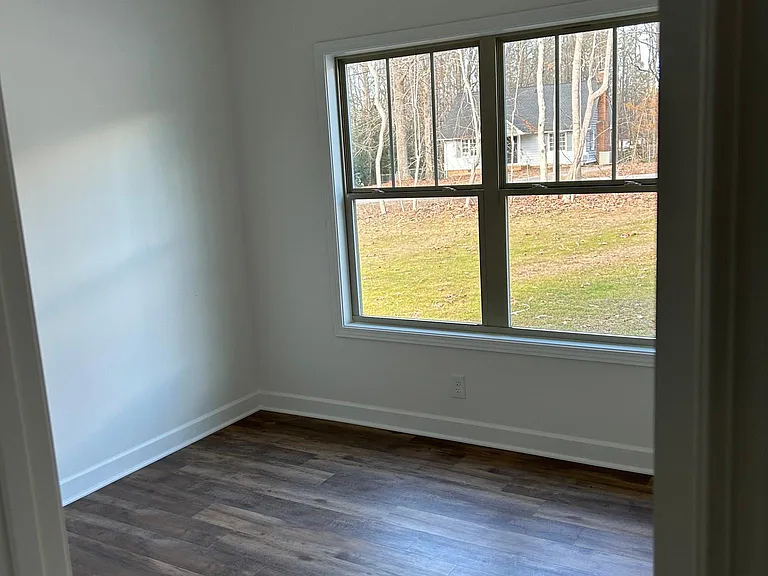 728 Jonas Cir — Photo 18
