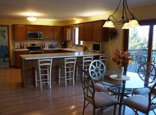 1656 Legend Hill Ln, Waukesha, WI