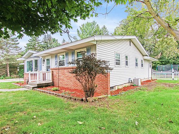 3rd image of 1769 Greenwoods Dr