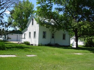 405 Forest St, Lankin, ND 58250