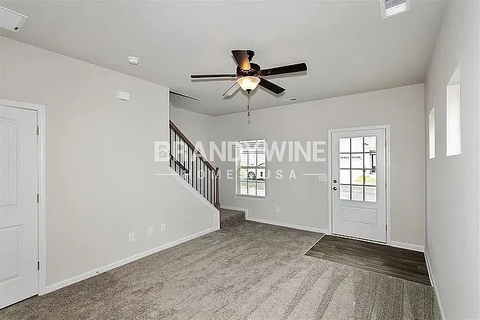 3 bed, 2.0 bath, 1215 sqft, $1,957 — Photo 4