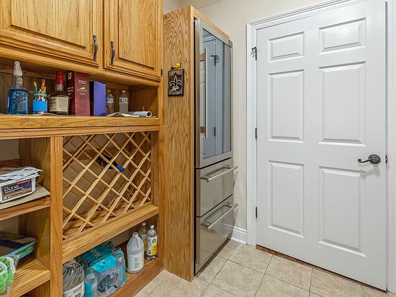 5th image of 858 Ginny Ln