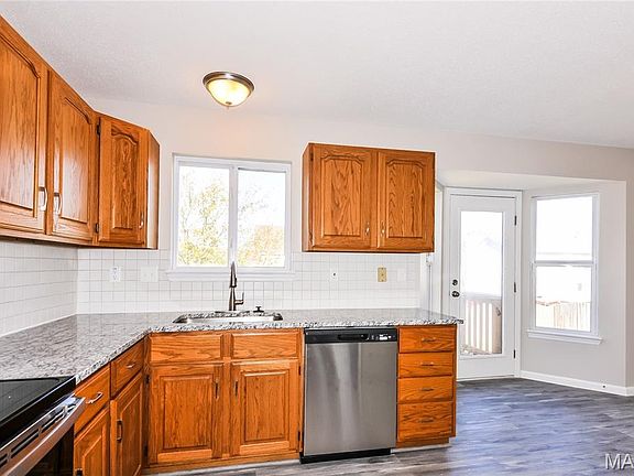 5th image of 561 Prentice Dr