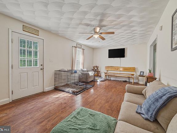 4th image of 272 Willow Ln