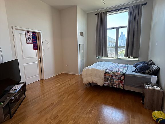 5th image of 437 W Division St APT 912