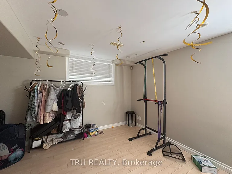 684 Beatrice Dr — Photo 34
