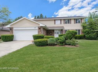 1038 E Vargo Ln, Arlington Heights, IL 60004