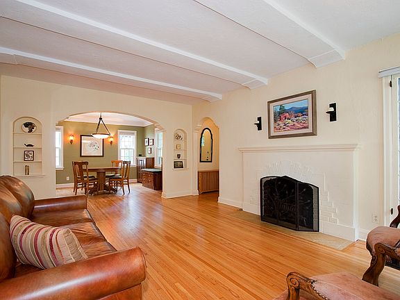 4th image of 5016 Chowen Ave S