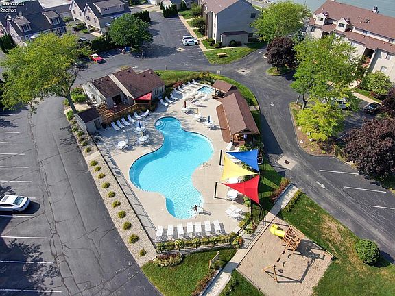 2nd image of 503 W Lakeshore Dr APT B2